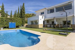 Rent House in Pinares de San Antón. Disfruta de una villa de ensueño en la parte baja de pinares de