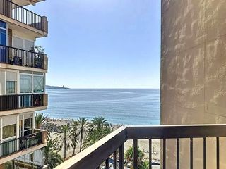 Pis a La Malagueta - Monte Sancha. Exclusivo piso reformado en primera línea de playa en la malague