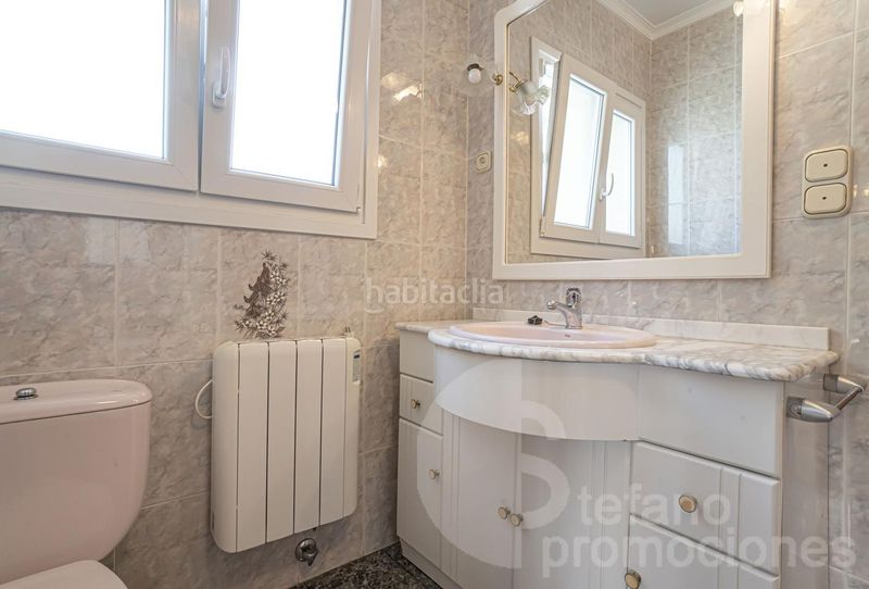 Foto 9ef1ff26-6852-43b7-b622-763ff273e201. Casa amb aparcament piscina a Limonar Málaga
