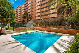 Flat  Calle héroe de sostoa. Exclusiva vivienda en la urbanización más emblemática de málaga,