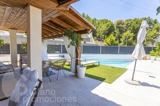 Towny house in Parque Clavero. Exclusivo chalet pareado con piscina privada y máxima eficiencia