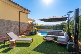 Casa a Miraflores del Palo. Vivienda unifamiliar en málaga este, situada en una parcela de 7