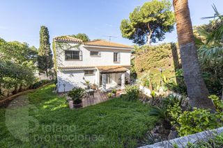 Casa  Calle cueva de menga. Oportunidad única en málaga este! en el corazón de málaga este,