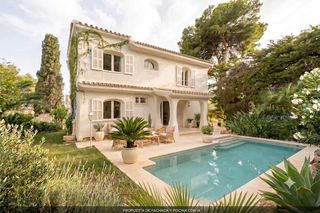 Casa  Cueva de menga. Su refugio en málaga este en comoda parcela de 750 metros , y 36
