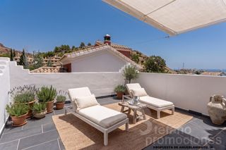 Casa a Leoni benabú 17. Descubra una exclusiva villa en pinares de san antón, donde la l