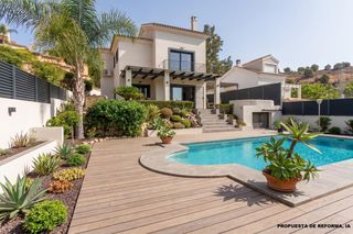Casa in Leoni benabú 17. Descubra una exclusiva villa en pinares de san antón, donde la l