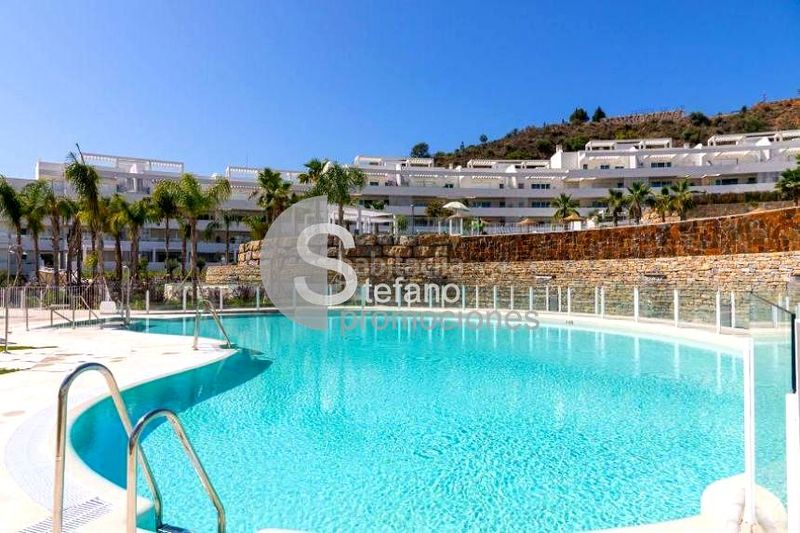 Foto 8ee29e28-defa-4a80-8289-23010aa843dd. Pis amb calefacció aparcament piscina a Limonar Málaga