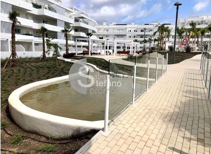 Foto adfb3fec-0467-4a93-b732-52176e70d8c1. Pis amb calefacció aparcament piscina a Limonar Málaga
