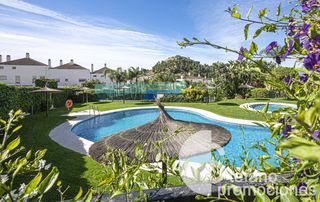 Casa adossada a Conde de Ureña. Encantadora vivienda en recinto exclusivo con bonitas vistas al