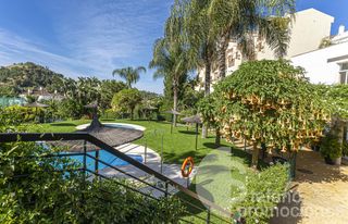 Casa adosada en Conde de Ureña. Encantadora vivienda en recinto exclusivo con bonitas vistas al
