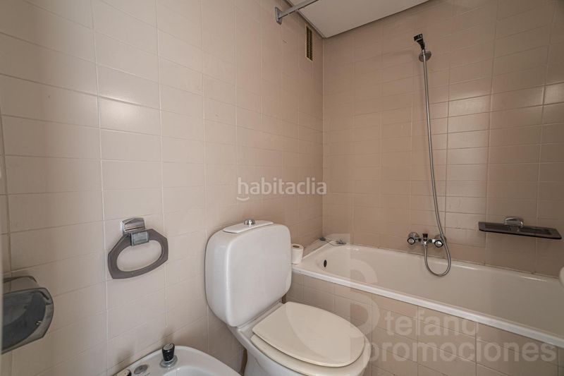 Foto 9dee2e80-daa1-46c4-a8a0-ab8df1fc0d1e. Pis amb calefacció aparcament a Ensanche Centro - Puerto Málaga