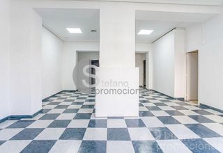 Edifici a Avenida Juan Sebastián Elcano