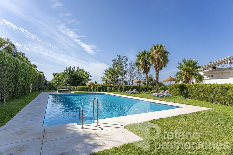 Foto 0e3d72e5-3d18-412c-b5cd-847d0b6970f0. Casa adosada exclusividad en malaga este, con vistas al mar y a su bahia. 3 amplios dormitorios, varias terrazas, garaje multifuncional en Málaga