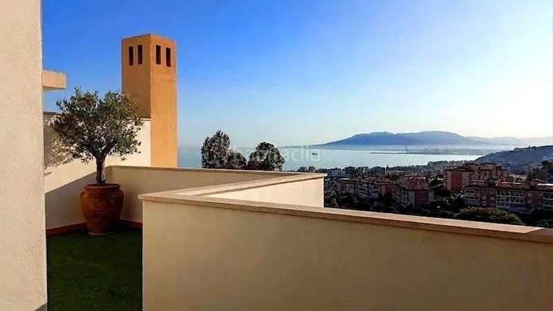 Foto 1ba1c885-b156-427a-a5cb-1c0d2efbfc19. Casa adosada exclusividad en malaga este, con vistas al mar y a su bahia. 3 amplios dormitorios, varias terrazas, garaje multifuncional en Málaga