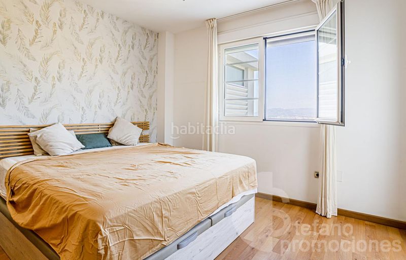 Foto 240c2856-5e80-4325-9f49-ad1aa09ff89e. Casa adosada exclusividad en malaga este, con vistas al mar y a su bahia. 3 amplios dormitorios, varias terrazas, garaje multifuncional en Málaga