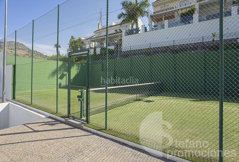 Foto 3399d00c-20c7-47c4-b613-b26e61035ec1. Casa adosada exclusividad en malaga este, con vistas al mar y a su bahia. 3 amplios dormitorios, varias terrazas, garaje multifuncional en Málaga