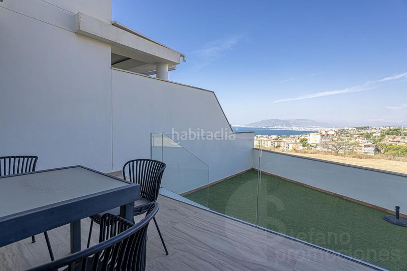 Foto 4db00f0f-a2ec-4c88-8bae-b5070a552745. Casa adosada exclusividad en malaga este, con vistas al mar y a su bahia. 3 amplios dormitorios, varias terrazas, garaje multifuncional en Málaga