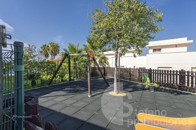 Foto d3bfd11f-473a-4c9c-81c3-c8073604adf7. Casa adosada exclusividad en malaga este, con vistas al mar y a su bahia. 3 amplios dormitorios, varias terrazas, garaje multifuncional en Málaga