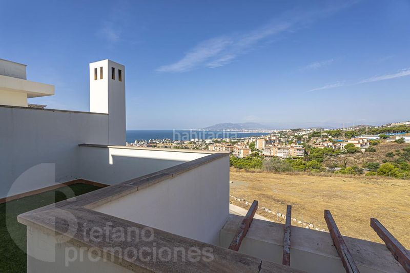 Foto f68ed2c3-1116-4a4c-82fb-5cba57850773. Casa adosada exclusividad en malaga este, con vistas al mar y a su bahia. 3 amplios dormitorios, varias terrazas, garaje multifuncional en Málaga