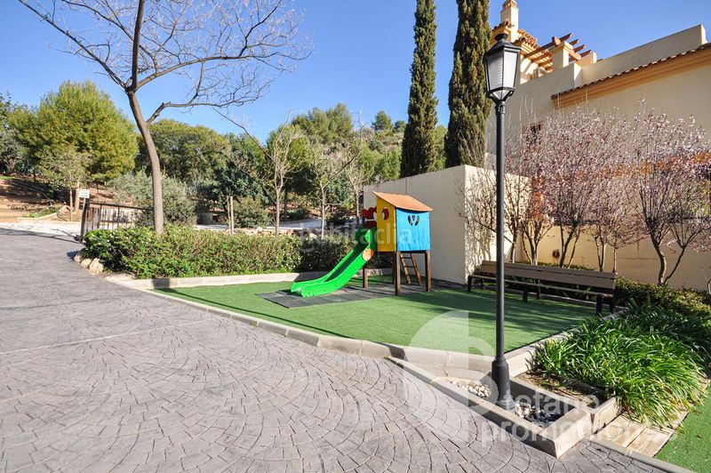 Foto 1086c11a-6aea-4732-9972-ad0fe5c1ceee. Casa pareada chalet con piscina privada, en recinto muy exclusivo, en conjunto residencial en Málaga