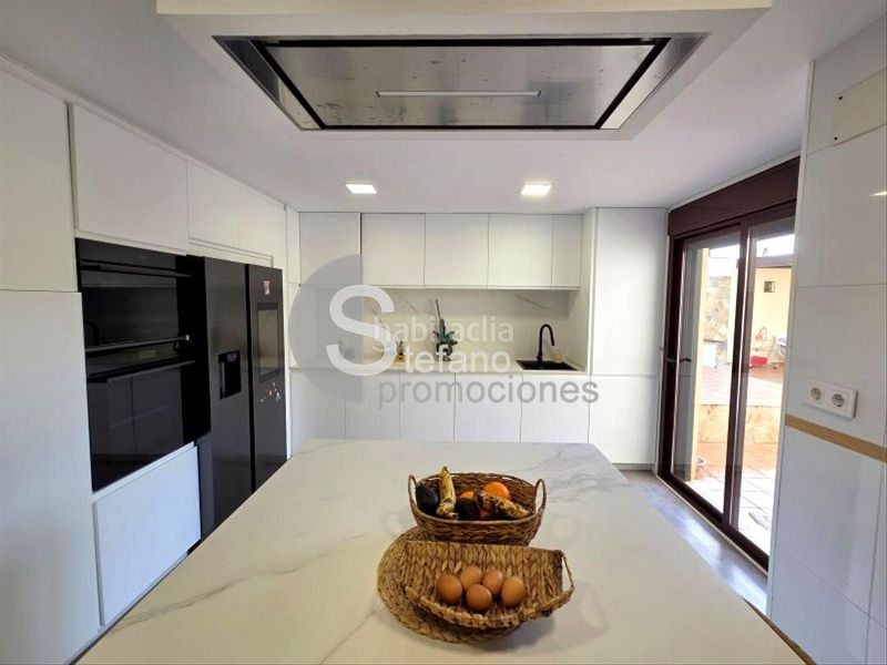 Foto 3515c3b4-c72f-470b-804c-9d22506ca561. Casa pareada chalet con piscina privada, en recinto muy exclusivo, en conjunto residencial en Málaga