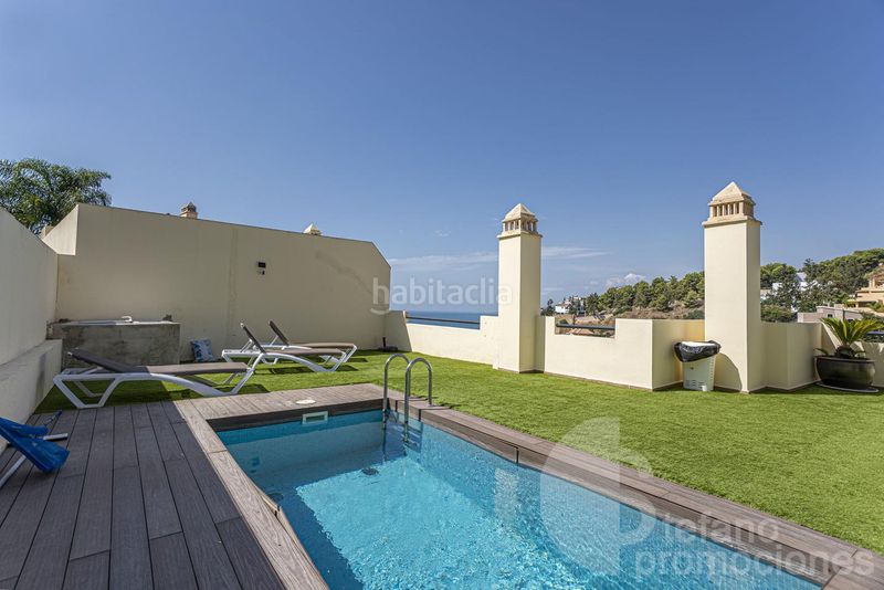 Foto 4eb8738c-27b4-439c-ab01-01908175b504. Casa pareada chalet con piscina privada, en recinto muy exclusivo, en conjunto residencial en Málaga
