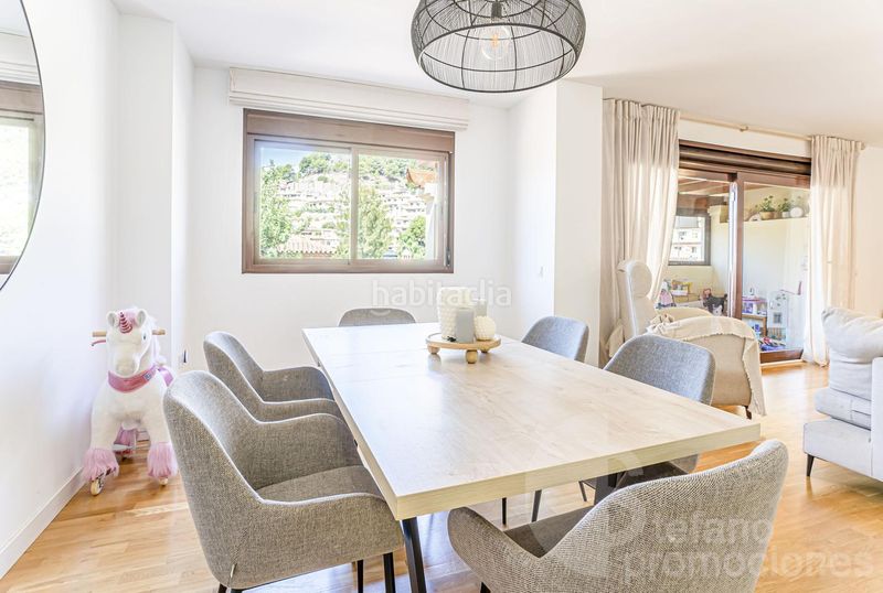 Foto 53115e17-69e5-4ea1-a856-3eb50ee6367b. Casa pareada chalet con piscina privada, en recinto muy exclusivo, en conjunto residencial en Málaga