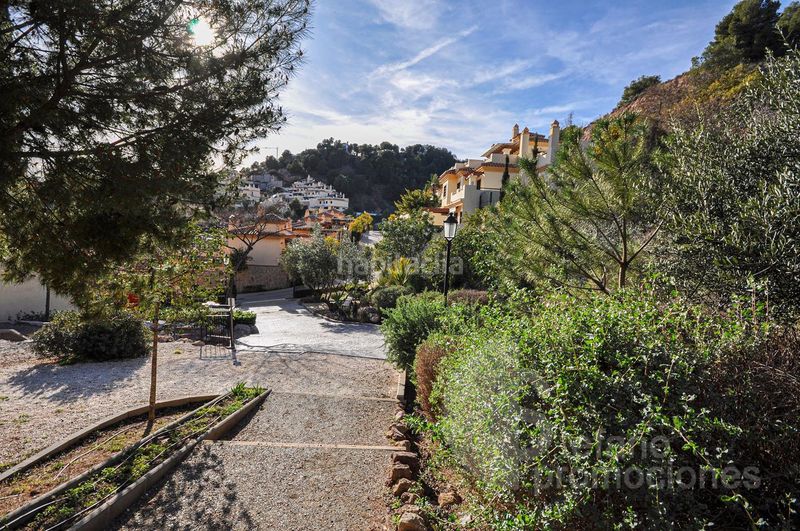 Foto 55d5e9ed-9608-447f-a313-00d76740f5cf. Casa pareada chalet con piscina privada, en recinto muy exclusivo, en conjunto residencial en Málaga
