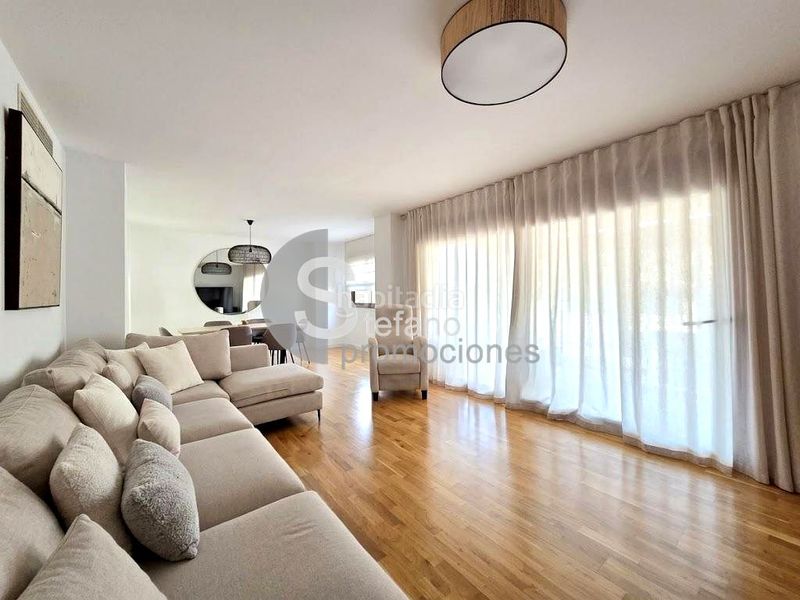 Foto 6f9c0ba3-a29b-4920-ae9c-9138f9690ad0. Casa pareada chalet con piscina privada, en recinto muy exclusivo, en conjunto residencial en Málaga