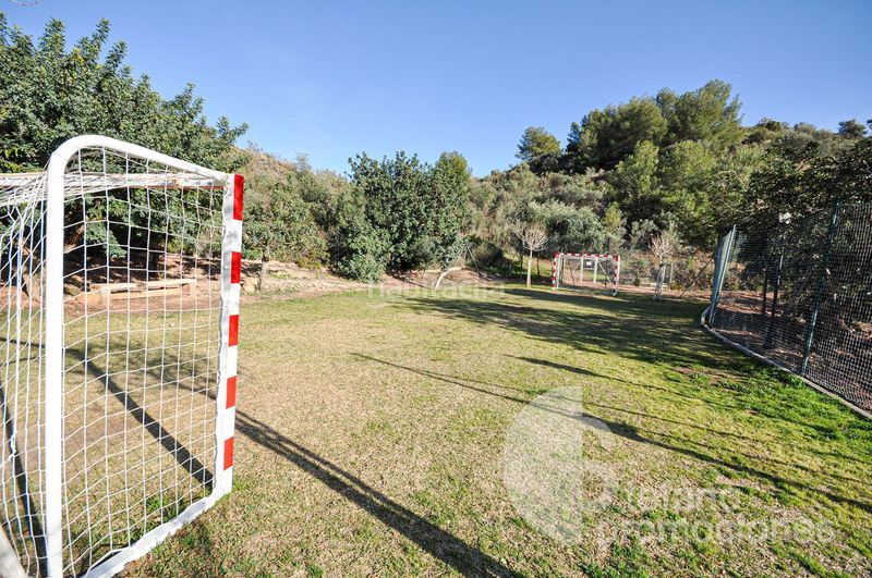 Foto 900b8d9e-fafb-41d7-bbf9-8f6effd7fee6. Casa pareada chalet con piscina privada, en recinto muy exclusivo, en conjunto residencial en Málaga