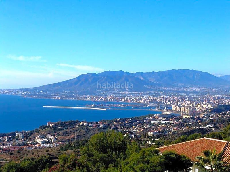 Foto c66ff768-a2d3-4ede-9fd8-7c9119b14e47. Casa pareada chalet con piscina privada, en recinto muy exclusivo, en conjunto residencial en Málaga