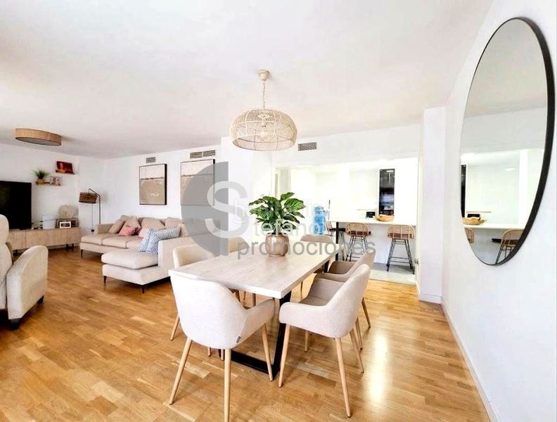 Foto c91d900c-a505-466b-90ea-3a655a9af61b. Casa pareada chalet con piscina privada, en recinto muy exclusivo, en conjunto residencial en Málaga