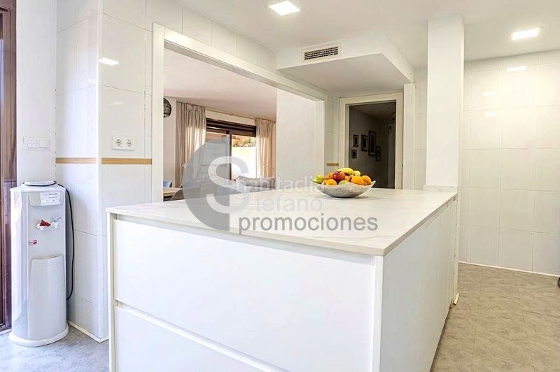 Foto cce2c8a6-c54a-4c7a-81e6-c1687bbebcb0. Casa pareada chalet con piscina privada, en recinto muy exclusivo, en conjunto residencial en Málaga