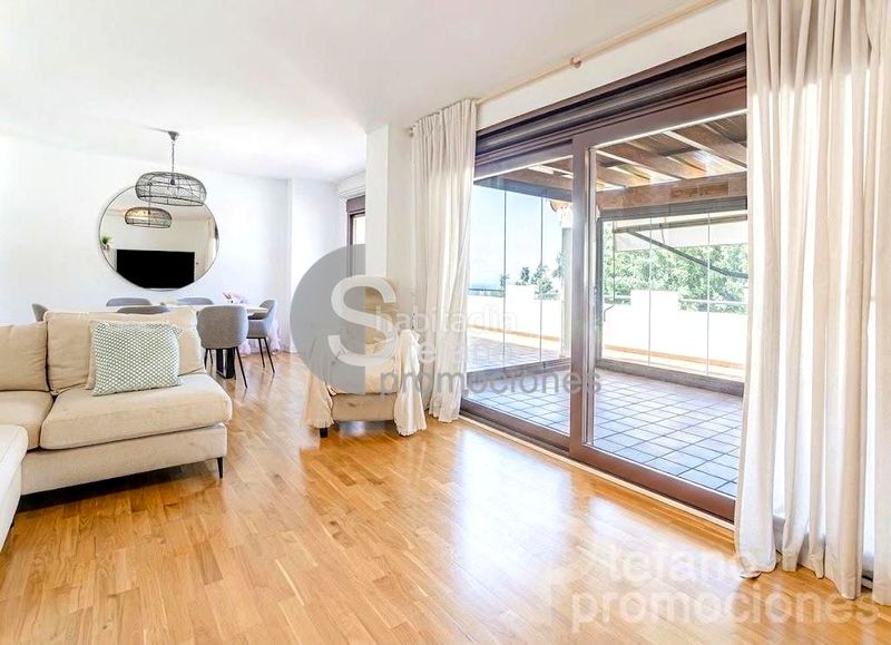 Foto db1a2c7f-1184-407a-9f6e-19b254f1317c. Casa pareada chalet con piscina privada, en recinto muy exclusivo, en conjunto residencial en Málaga