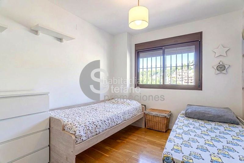 Foto df4df3d9-fec0-4085-bb31-fbdf52249f59. Casa pareada chalet con piscina privada, en recinto muy exclusivo, en conjunto residencial en Málaga