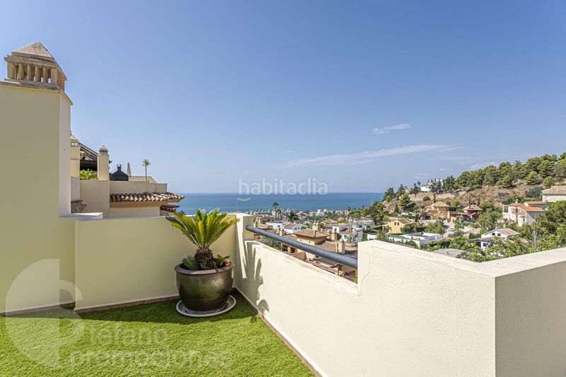Foto fee5a6af-f7cf-42f1-ab47-217ef8e9b6db. Casa pareada chalet con piscina privada, en recinto muy exclusivo, en conjunto residencial en Málaga