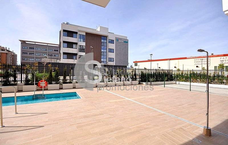 Foto d4c1af7d-bfd8-4780-8c77-0d32d44be7a8. Pis amb calefacció aparcament piscina a Martín Carpena - Torre del Río Málaga