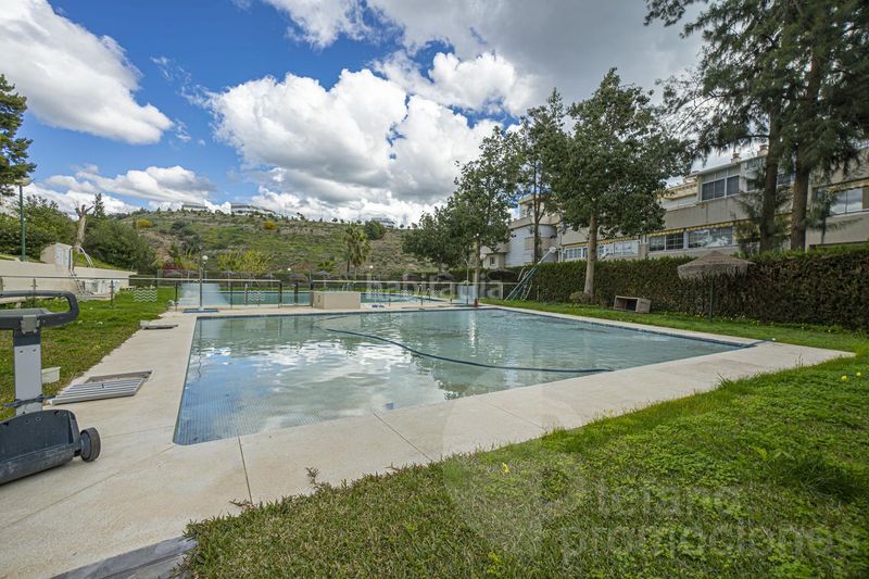 Foto adfed020-fa7c-4603-9374-b8c1e632d20c. Pis amb calefacció aparcament piscina a Limonar Málaga