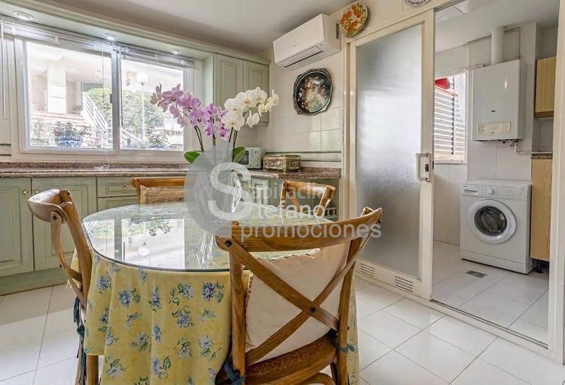 Foto b09d1a38-833d-4fbf-a4a5-11091432e8cb. Pis amb calefacció aparcament piscina a Limonar Málaga