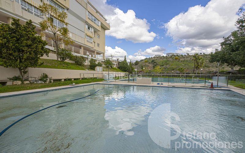 Foto d3619d0f-529d-4842-ad0f-50053ff3982a. Pis amb calefacció aparcament piscina a Limonar Málaga