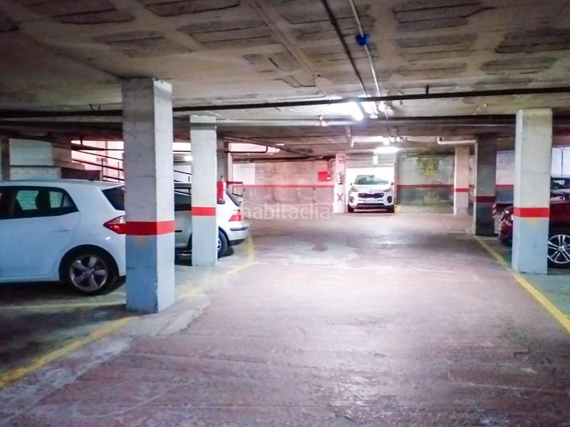 Foto 1d0c410f-ae12-4b4d-a840-063ea880f917. Autoparkplatz in Centre Esplugues de Llobregat