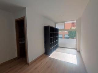 Lloguer Local Comercial a Sant Joan-TV3. Local comercial luminoso