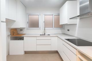 Location Appartement à El Gall. Piso luminoso, balcón exterior y piscina comunitaria