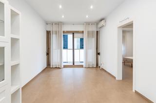 Location Appartement à El Gall. Piso recién pintado, con balcón exterior y piscina comunitaria