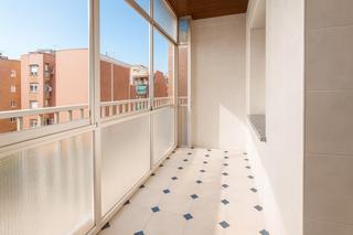 Lloguer Pis  Carrer d'àngel guimerà. Luminoso y  balcón  con cerrado de  aluminio  de orientacioón ex