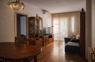 Pis a El Gall. Piso  a reformar con balc�n exterior y luminoso