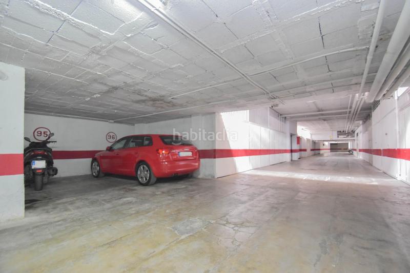 Foto f7610694-17b9-4229-9f41-7d63af7cbbe4. Car parking in parque nueva Granada Granada