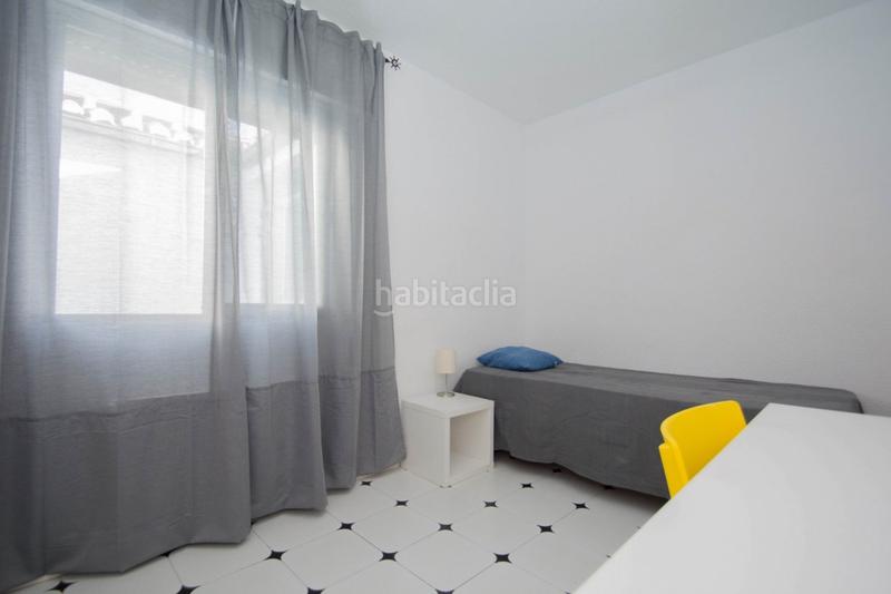 Foto 3156d2af-5cc0-4c0b-b160-d8cb16eeac73. Alquiler piso amplio piso en alquiler en la zona servero ochoa en Granada
