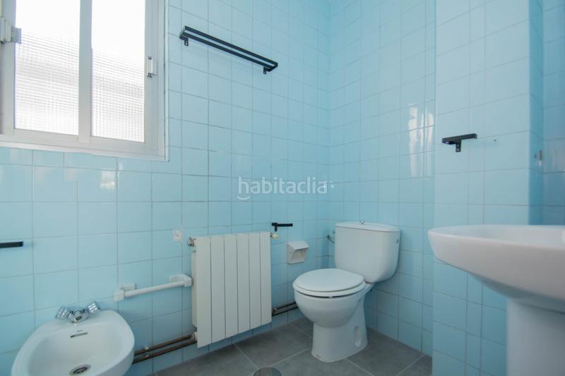 Foto b740cba5-e2aa-4885-bff0-b1a9a6e6def7. Alquiler piso amplio piso en alquiler en la zona servero ochoa en Granada