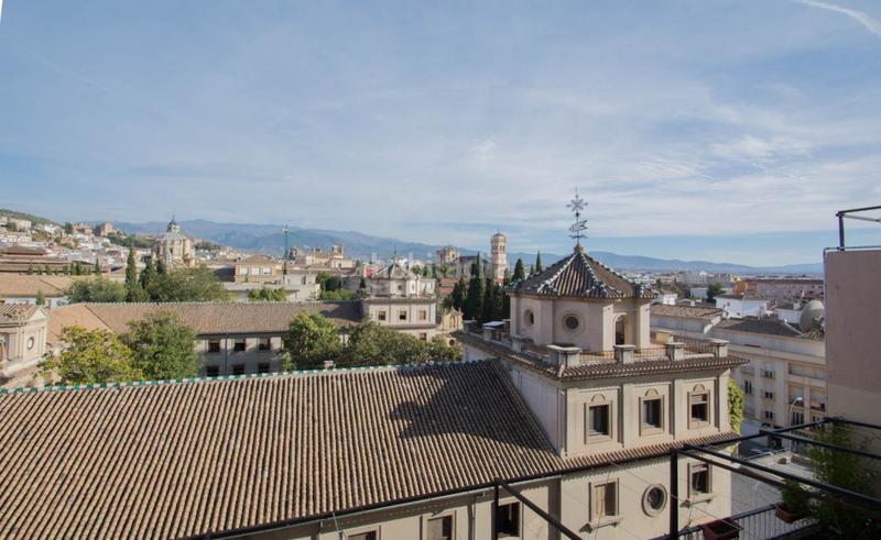 Foto c886b9e8-50a2-4416-a20b-ec0e580c3bf3. Alquiler piso amplio piso en alquiler en la zona servero ochoa en Granada